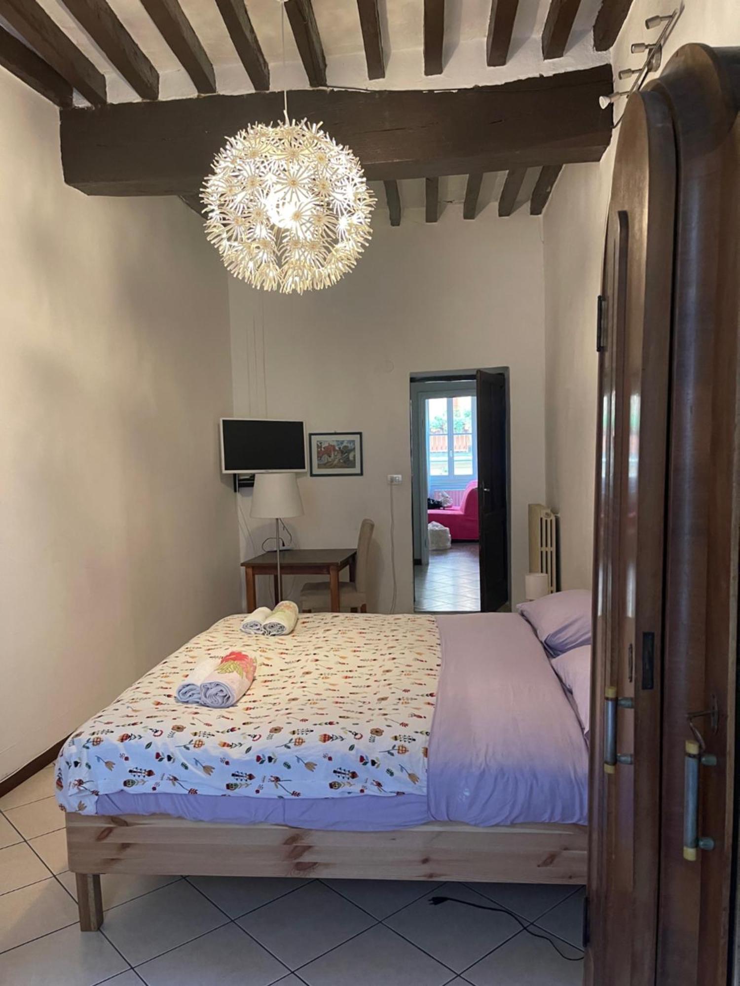 Bilocale Inzani Apartment Parma Bagian luar foto